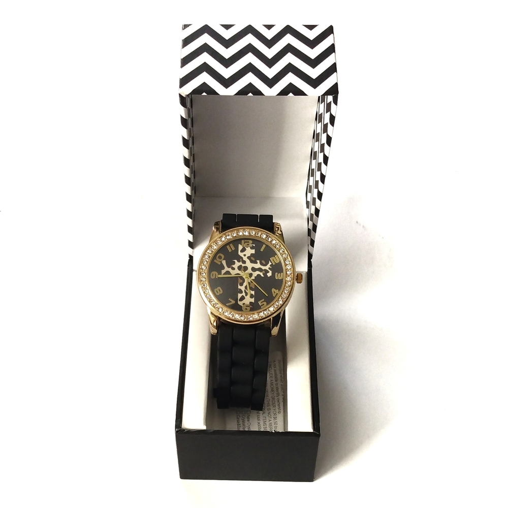 Women's Elegant Black and Gold Wristwatch